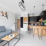 Lema Apartment Near Tauron Arena By Renters Prestige